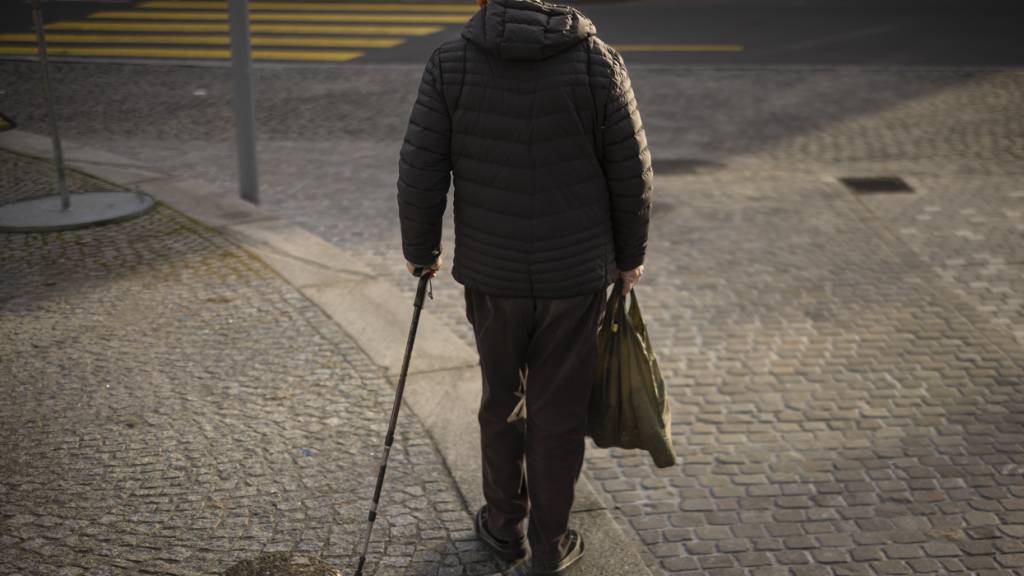 Ein neu entwickelter Hirnschrittmacher soll die Mobilität von Parkinson-Betroffenen verbessern. (Symbolbild)