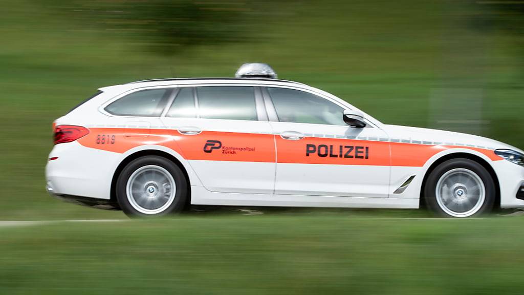 Die Kantonspolizei Zürich hat in Neftenbach einen Neulenker erwischt, der 111 Kilometer pro Stunde zu schnell fuhr. (Symbolbild)