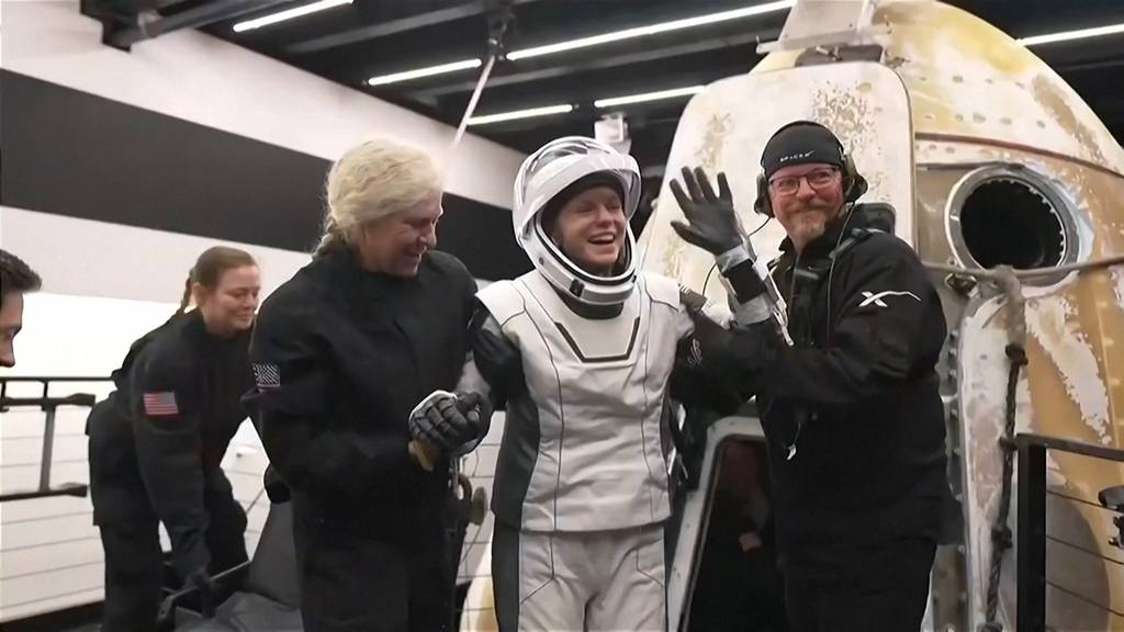 Wegen medizinischem Problem: ISS-Crew vorzeitig zurück auf der Erde