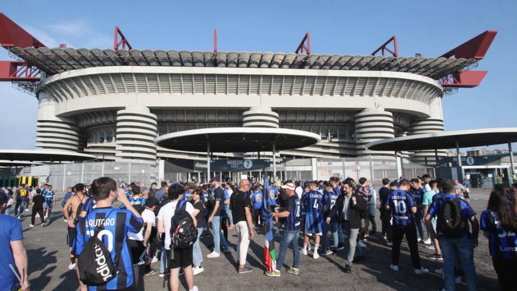 Das Giuseppe-Meazza-Stadion in Mailand von aussen