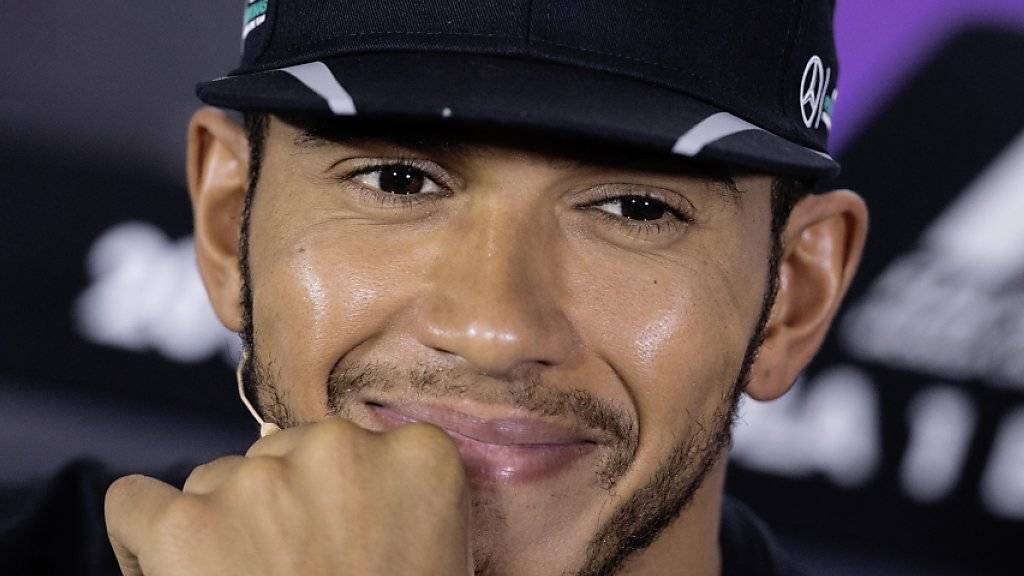 Lewis Hamilton hat gut lachen. Er startet zum vierten Mal aus der Pole-Position zu seinem Heimrennen
