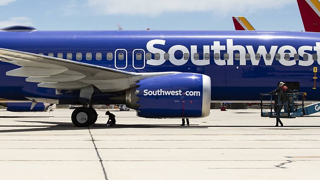 Der Flugzeughersteller Boeing muss weitere Maschinen nachrüsten, nachdem es im Jahr 2018 bei der Fluggesellschaft Southwest zu einem Unfall gekommen war. (Symbolbild)