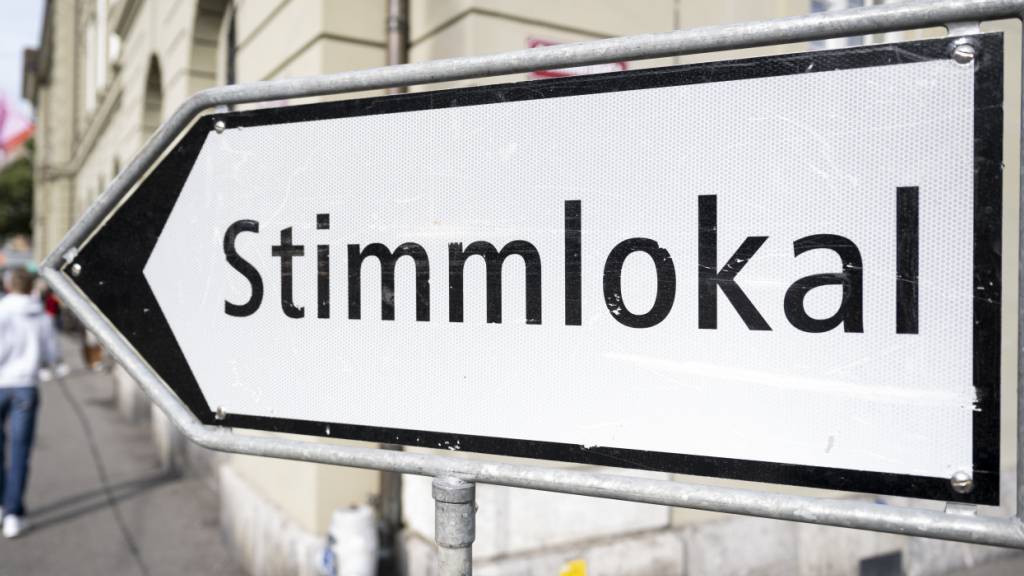 Kurz vor der Volksabstimmung am 8. März scheinen die Würfel gemäss Umfragen gefallen zu sein: Die Bargeld- und die Individualbesteuerungsinitiative werden angenommen. Die SRG-Halbierungsinitiative und die Klimafondsinitiative werden abgelehnt. (Archivbild)