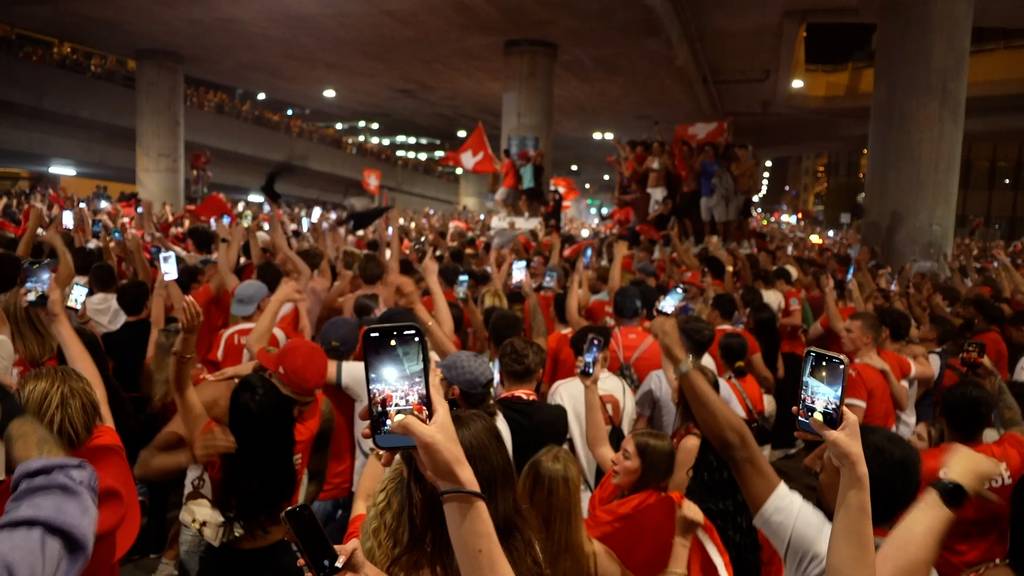 Tausende Fans feiern Schweizer Nati