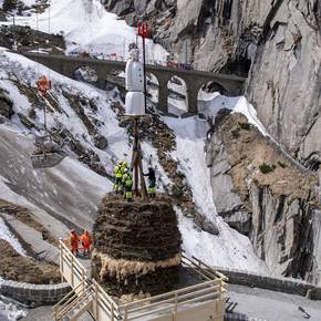 Der Böögg wird in der Schöllenenschlucht verbrannt