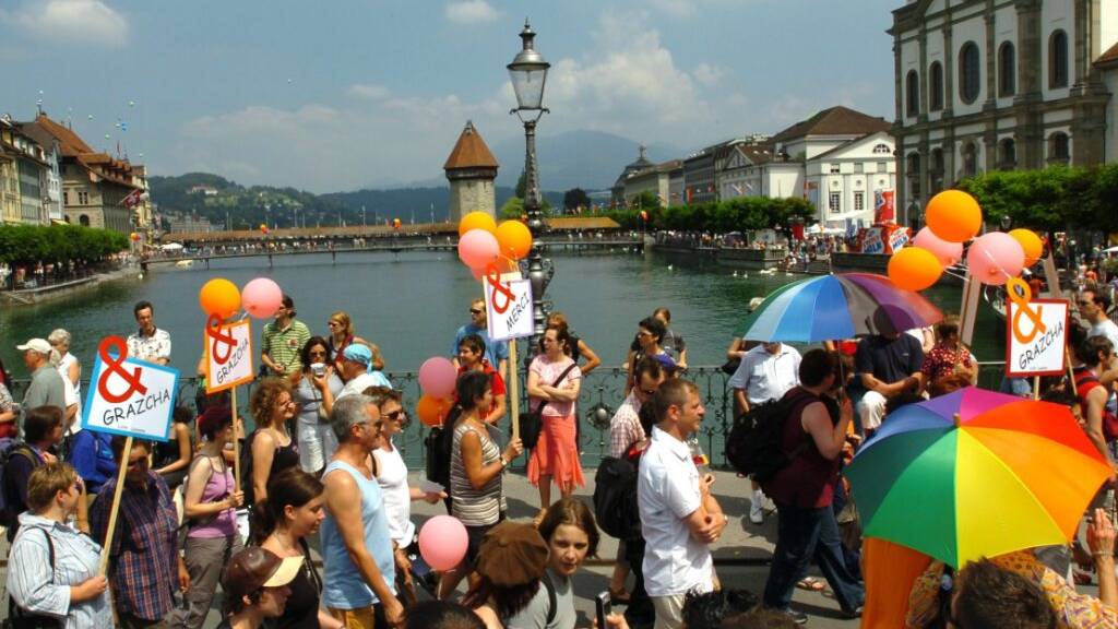 Zuletzt richtig gross in Luzern gefeiert wurde die Pride 2005. Seit 2022 gibt es sie wieder in der Zentralschweiz. (Archivbild)