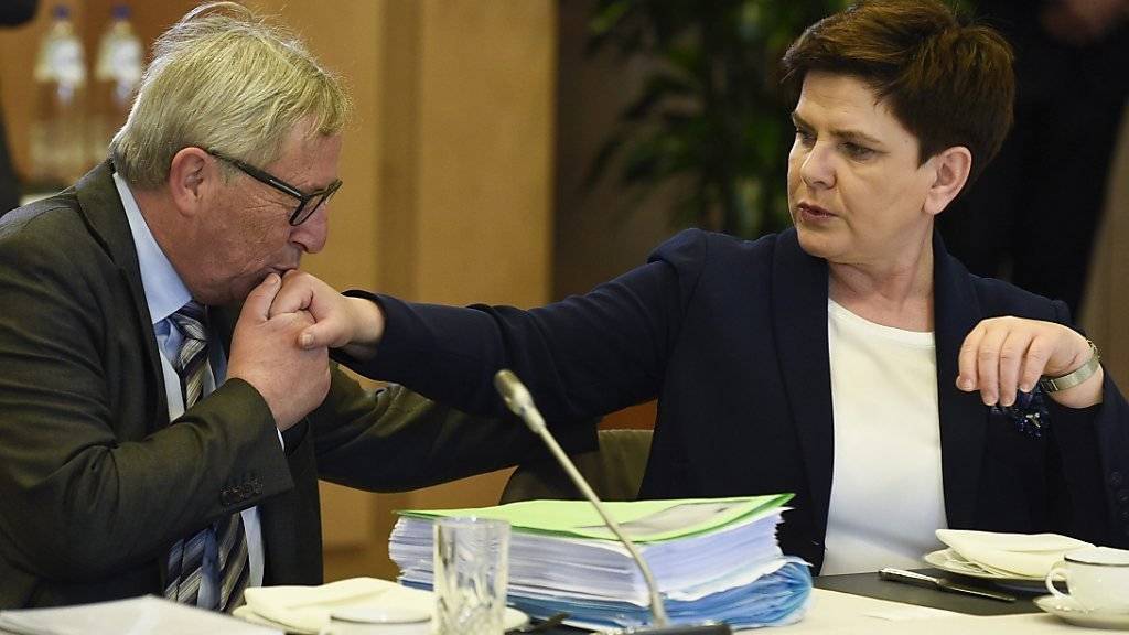 Der Honeymoon zwischen der EU und Polen ist zu Ende. EU-Kommissionspräsident Jean-Claude Juncker (links) mit der polnischen Regierungschefin Beata Szydło am 29. Juni Brüssel.