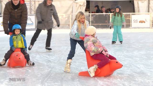 Eisbahn auf dem Bundesplatz wieder offen