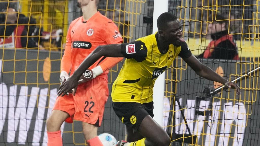 Dortmunds Torjäger Serhou Guirassy jubelt über seinen 2:1-Siegtreffer