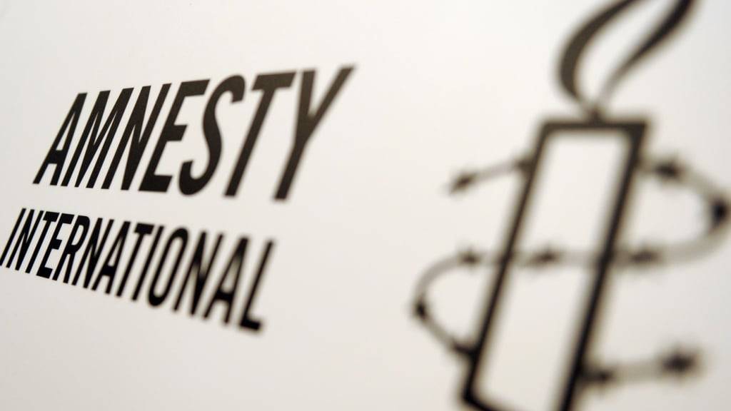 ARCHIV - Logo von Amnesty International. Foto: Britta Pedersen/dpa-Zentralbild/dpa/Archiv