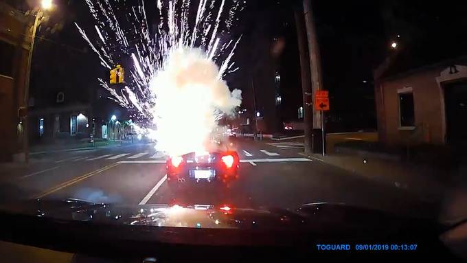 Nashville: Feuerwerkskörper explodiert in Cabrio