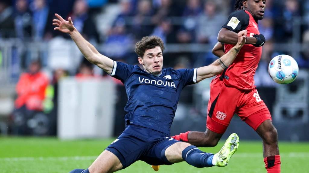 Der 24-jährige Stürmer Moritz Broschinski (links) wechselt vom Bundesliga-Absteiger Bochum zum FC Basel