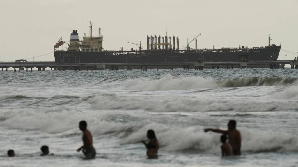 ARCHIV - Der Öltanker Evana liegt im Hafen von El Palito vor Anker. Foto: Matias Delacroix/AP/dpa