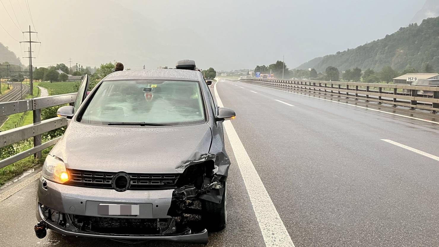 Wegen Aquaplaning: Auto Schlittert Auf A3 In Leitplanke | ZüriToday