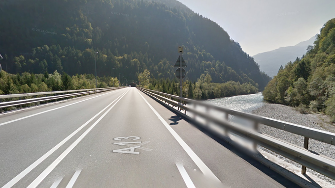 Unfall zwischen zwei Tunnels