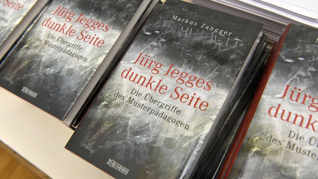 In seinem Buch «Jürg Jegges dunkle Seite» wirft Markus Zangger dem Pädagogen Jürg Jegge sexuellen Missbrauch vor.