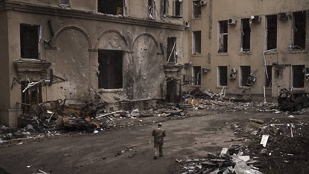 Selenskyj besucht Frontgebiet – erneut Luftalarm in Kiew