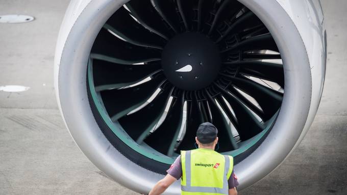 Kommissionen sind für Luftfahrtkredite - Anträge für mehr Klimaschutz scheitern