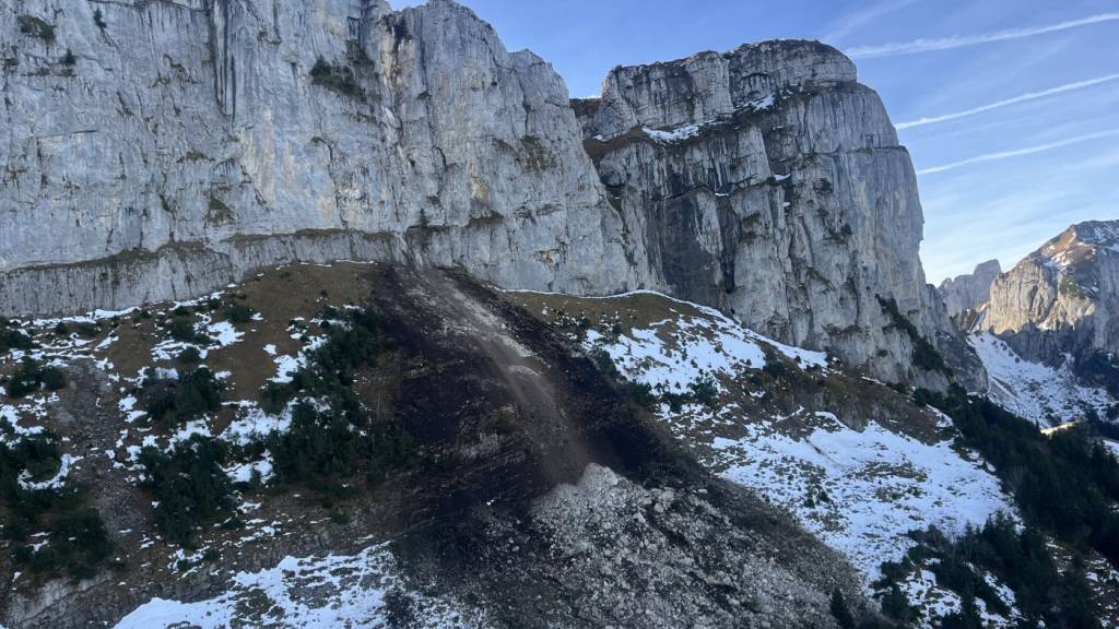 An der Felswand bei der Alp Sigel lösten sich am Donnerstag Gesteinsmassen.