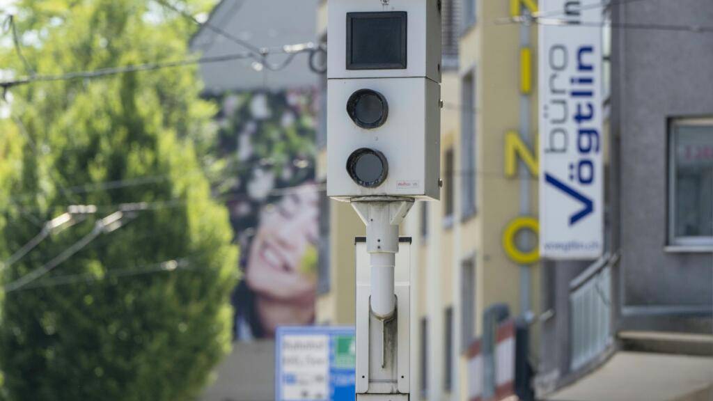 Im Kanton Aargau bleiben Blitzer-Anlagen eine Ausnahme: Das Volk hat eine Initiative für eine kantonale Bewilligungspflicht gutgeheissen. (Symbolbild)