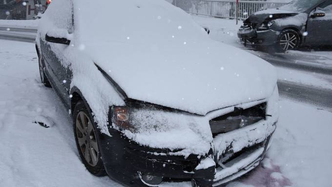 Verletzte Autofahrer bei Winter-Comeback