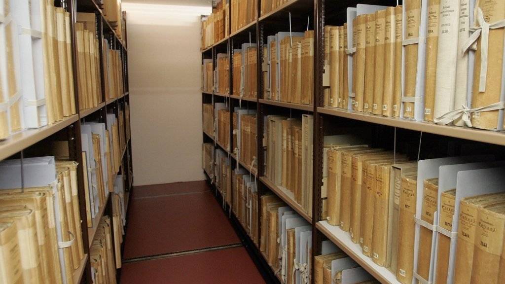 Das Bundesarchiv (hier im Bild) und die Kantone lagern zusammen fast 370 Laufkilometer Papierakten. (Archivbild)
