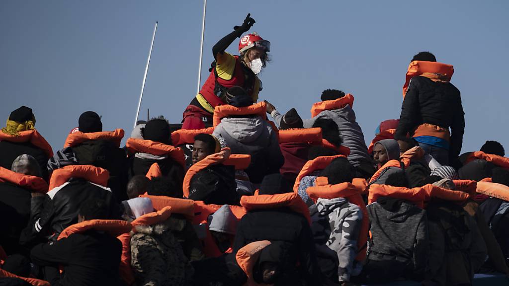 Das UN-Flüchtlingshilfswerk rechnet mit mehr Flüchtlingen aus Afrika Richtung Mittelmeer. Foto: Joan Mateu/AP/dpa