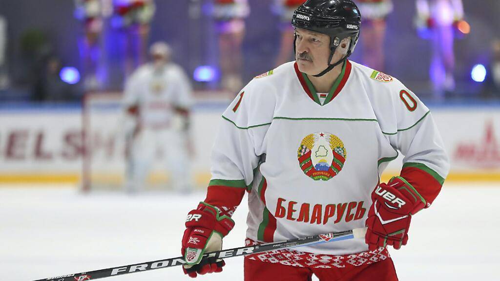 Der belarussische Matchinhaber Alexander Lukashenko ist ein bekennender Eishockey-Fan