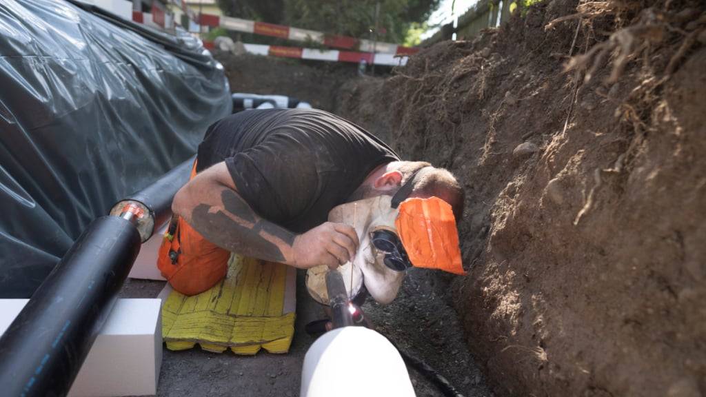 Damit die Gebäude nicht mehr mit Öl oder Gas geheizt werden müssen, werden Fernwärmenetze gebaut. (Archivaufnahme)