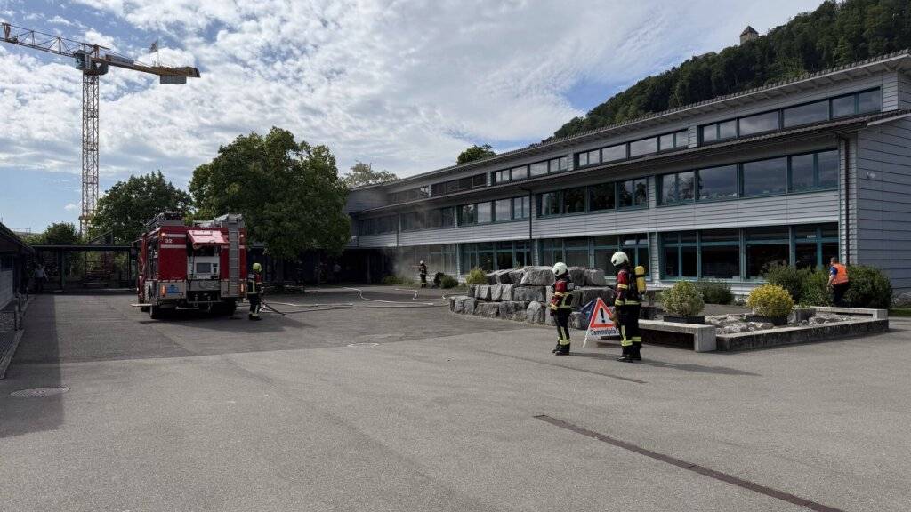 Die Feurok (Feuerwehr Region Oberer Kantonsteil) stand mit 20 Personen im Einsatz, die Schaffhauser Polizei mit zwei.