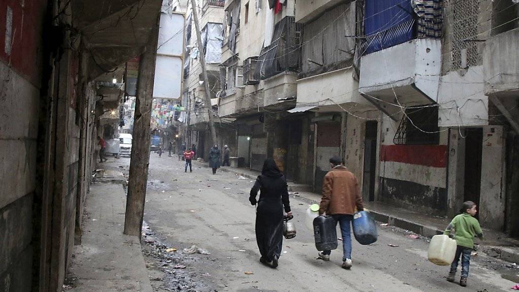 Zivilisten müssen in Aleppo die willkürliche Herrschaft von Rebellengruppen ertragen, wie die Menschenrechtsorganisation Amnesty International in einem neuen Bericht festhält. (Archivbild)