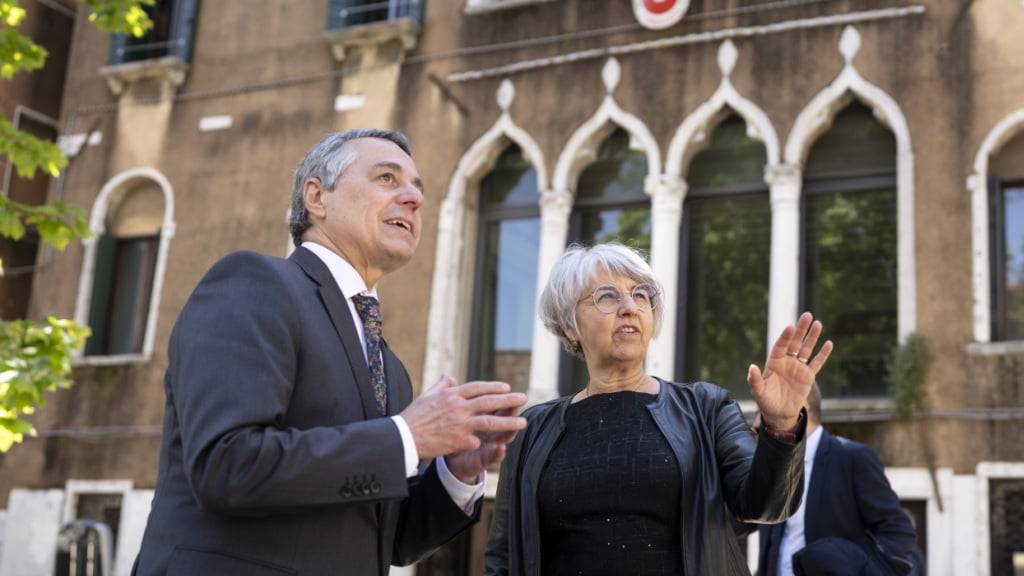 Bundesrätin Elisabeth Baume-Schneider und Bundesrat Ignazio Cassis haben am Freitag die Zukunftspläne rund um den Palazzo Trevisan in Venedig vorgestellt.