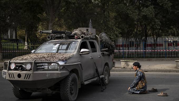 Bombenanschlag in Afghanistan - Taliban stellen Entführerleichen aus
