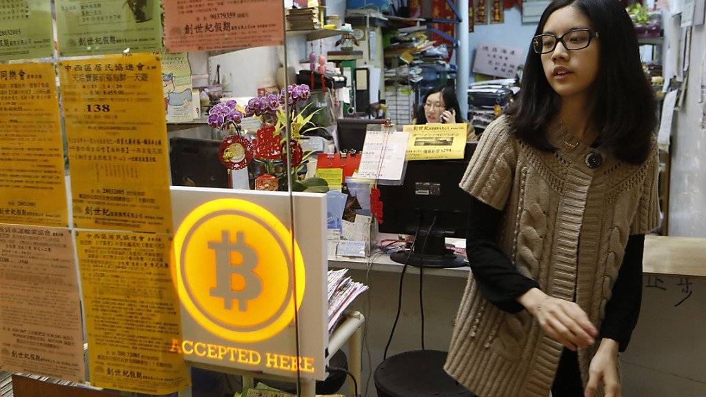 Eine Reisebüro in Hongkong, das Bitcoins akzeptiert: Zwei US-Börsen wolle künftig Bitcoin-Preise veröffentlichen und damit die Transparenz um die Digitalwährung verbessern. (Symbolbild)
