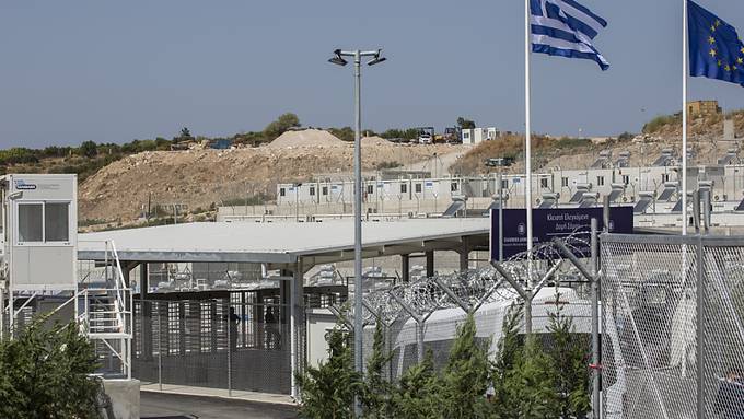 Neues geschlossenes Flüchtlingslager auf Samos eröffnet