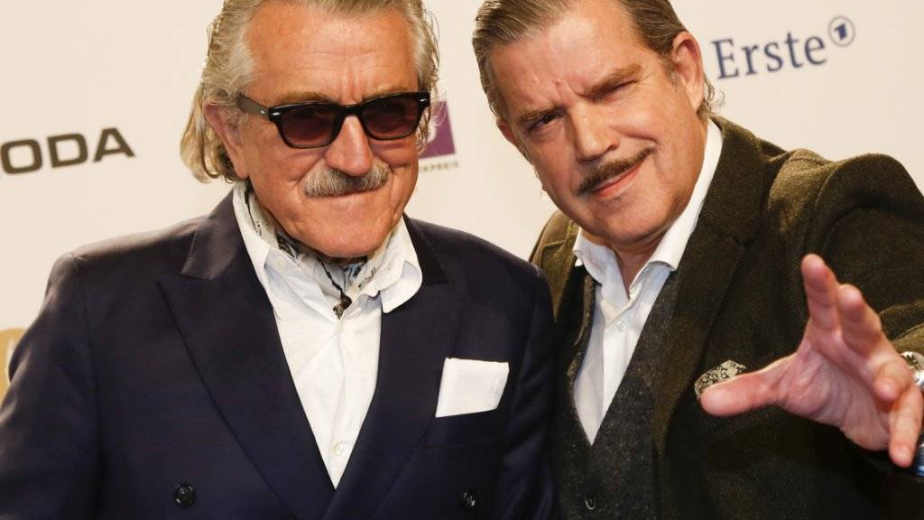 Dieter Meier (l) und Boris Blank von der Band Yello letztes Jahr bei der Echo-Verleihung. Ende Oktober treten die beiden erstmals live auf. Zwei Berliner Konzerte waren sofort ausverkauft, zwei Zusatztermine wurden anberaumt. (Archivbild)
