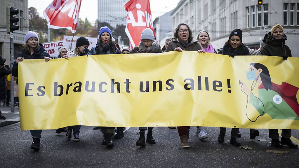 Die SVP-Fraktion hält die Sparmassnahmen mit dem Stellenabbau in den Spitälern für notwendig, kritisiert aber die Kommunikation des Verwaltungsrats. (Archivbild)