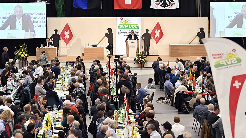 Die Delegiertenversammlung der SVP Schweiz in der Sporthalle in Aarau sagte nach einer langen Diskussion klar Ja zur Gesundheitsreform.