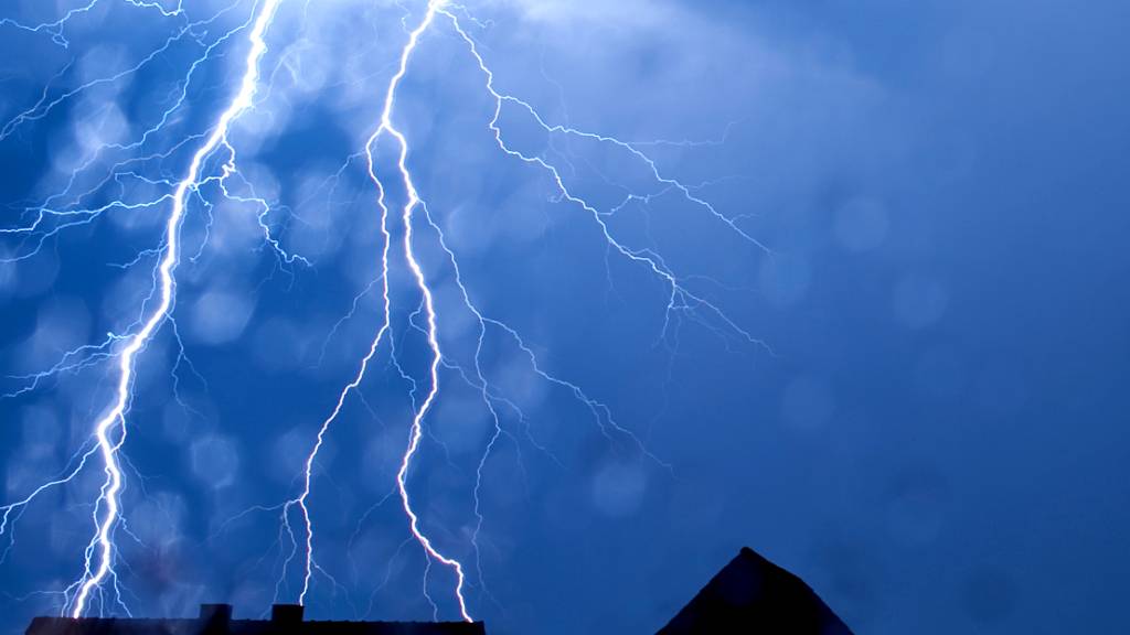 Rund 18'000 Blitze wurden am Sonntagabend in der Westschweiz gezählt. (Archivbild)