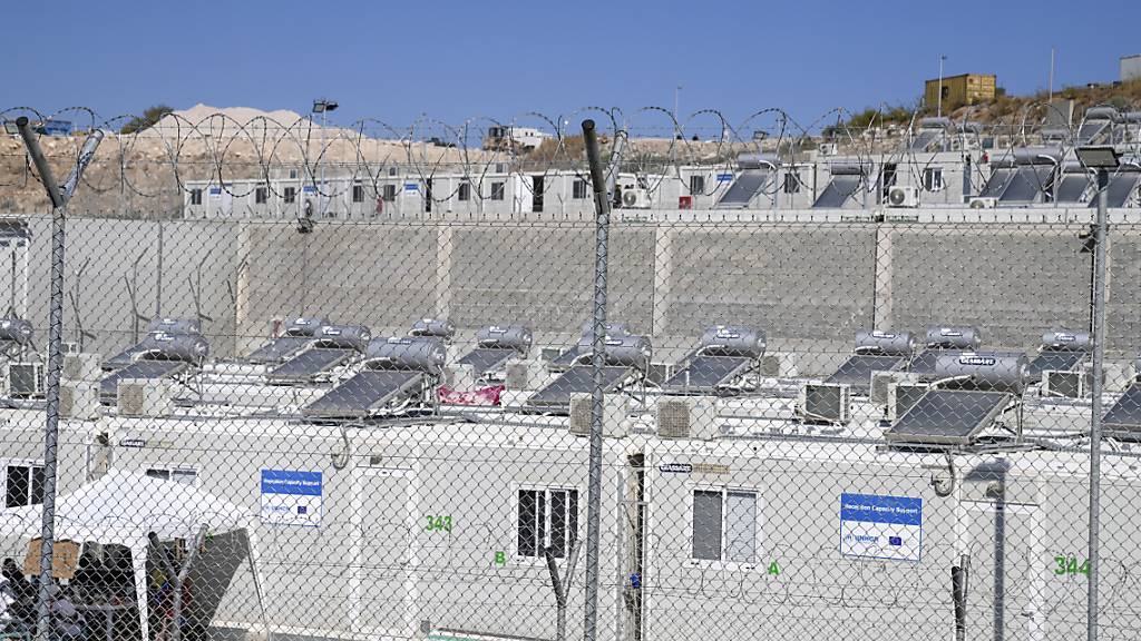 Das Flüchtlingslager auf der Insel Samos. Foto: Thanassis Stavrakis/AP/dpa