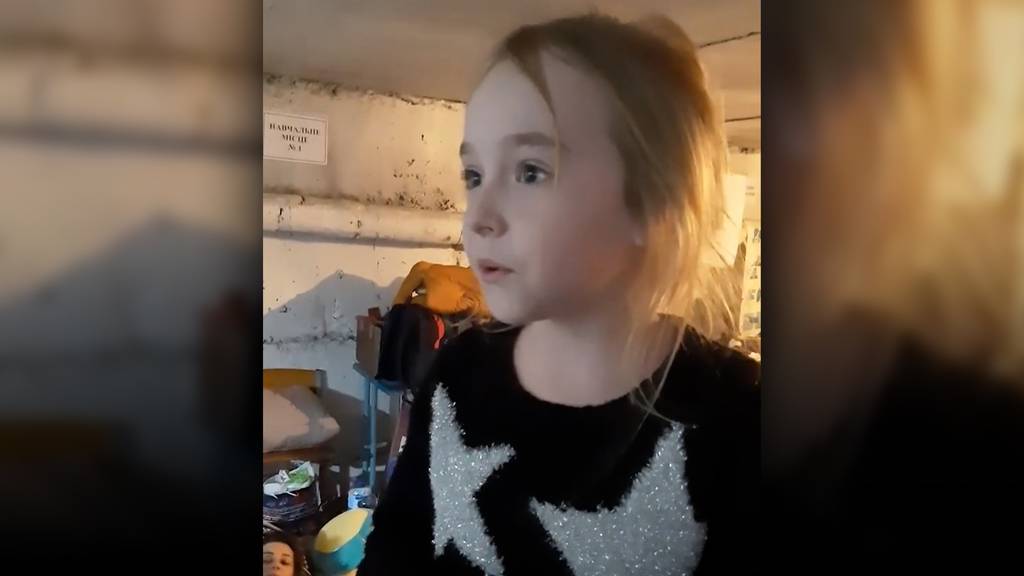Mädchen singt im Luftschutzbunker und sorgt für grosse Emotionen