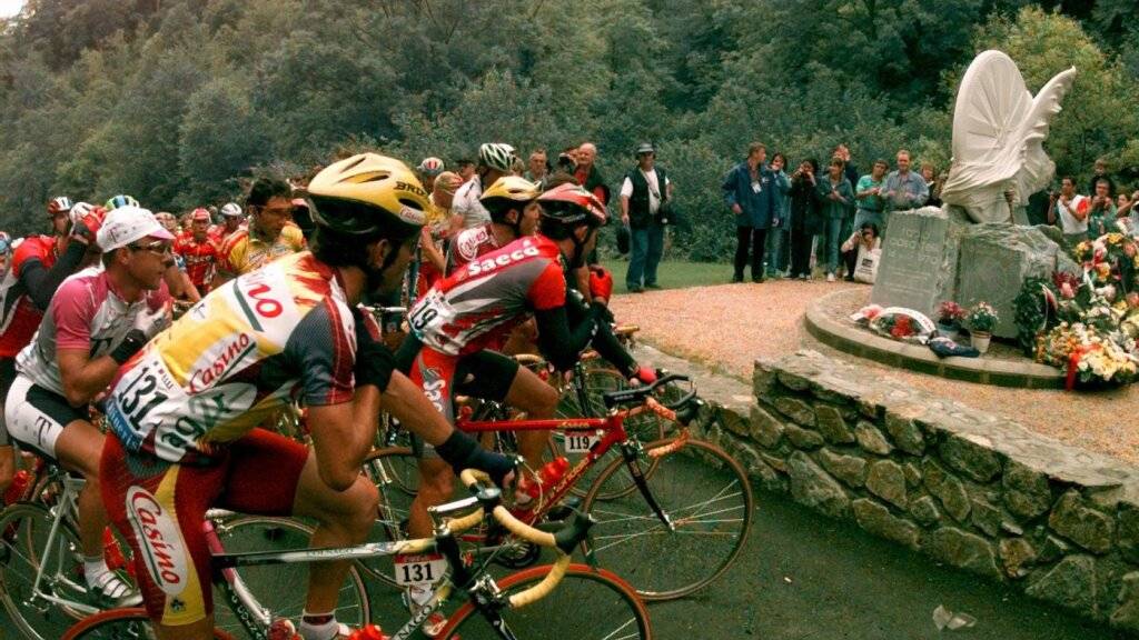 An der Tour de France legen die Fahrer immer wieder einen Halt ein, um Fabio Casartelli zu gedenken