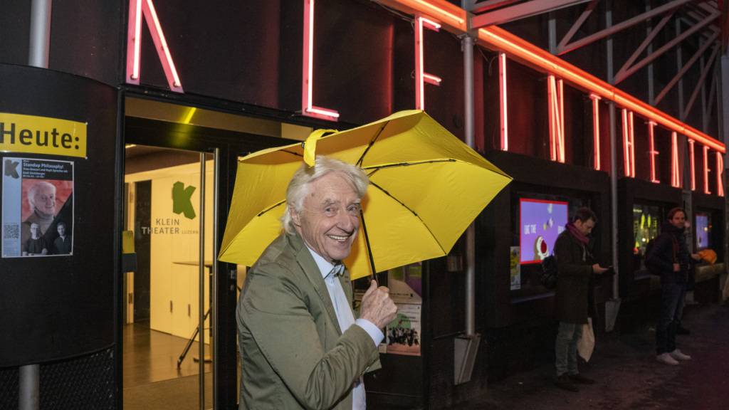 Der Kabarettist Emil Steinberger ist der Gründer des Kleintheaters. Heute wird die Bühne von einer Stiftung getragen. (Archivaufnahme)