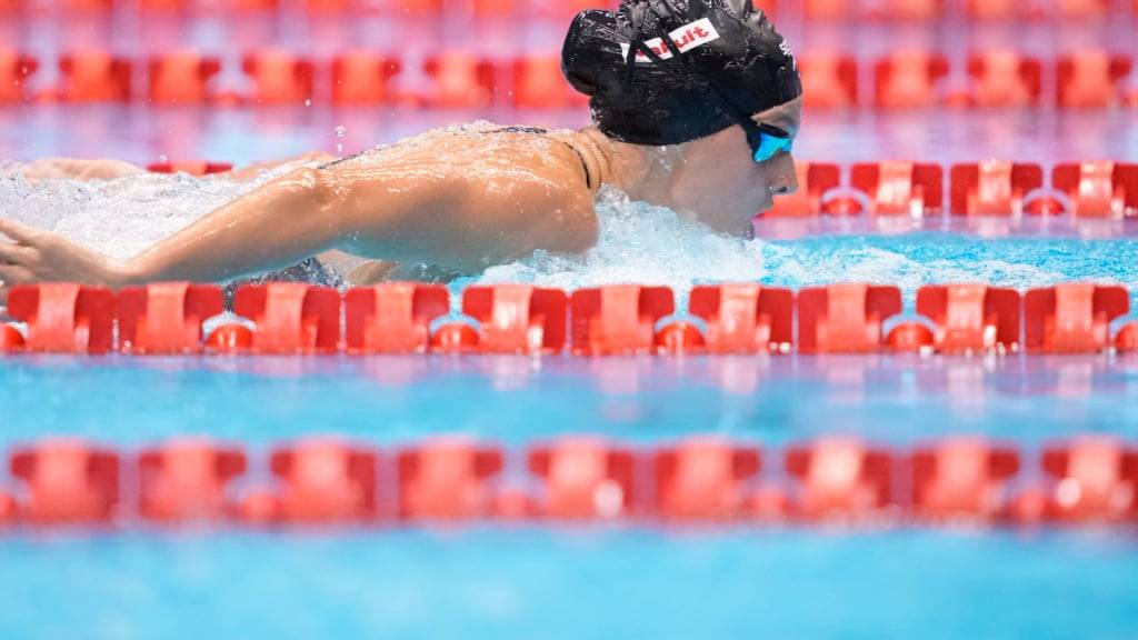 Die 17-jährige Kanadierin Summer McIntosh lässt auf dem Weg zu ihrem ersten Olympiasieg der Konkurrenz über 400 m Lagen keine Chance