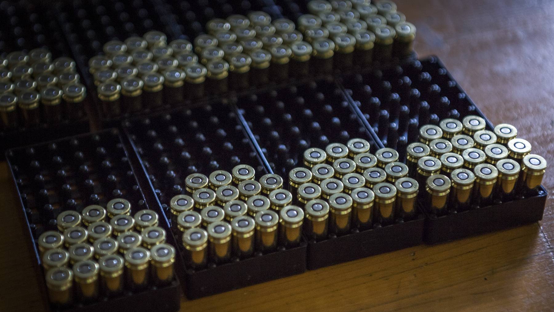 Bei den Hausdurchsuchungen konnten circa 17'500 Patronen verschiedenster Munition sichergestellt werden. (Symbolbild)