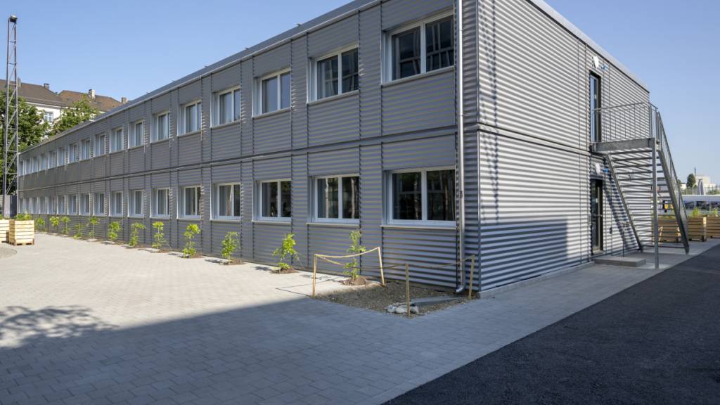 Containersiedlungen für Asylsuchende, wie hier in Basel, lehnt der Bezirksrat Einsiedeln nach den Ergebnissen einer externen Studie ab. (Archivaufnahme)