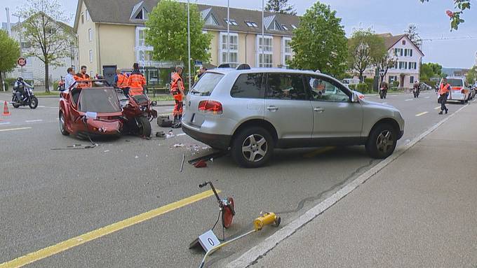 Auto kracht bei Love Ride in Töff: Mehrere Personen verletzt