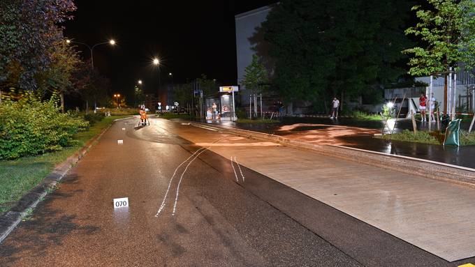 Raserei in Volketswil: Zwei Männer bauen Unfall mit Sportauto