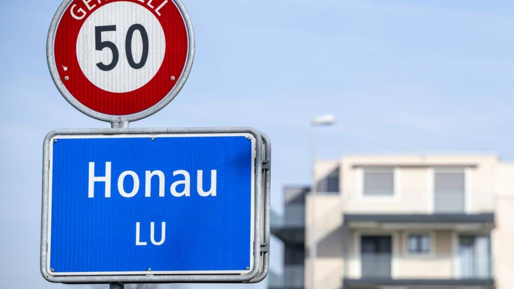 Die SVP sieht die Gefahr gebannt, dass zu viele Tempo-50-Schilder durch solche mit Tempo 30 ersetzt werden könnten. (Archivaufnahme)