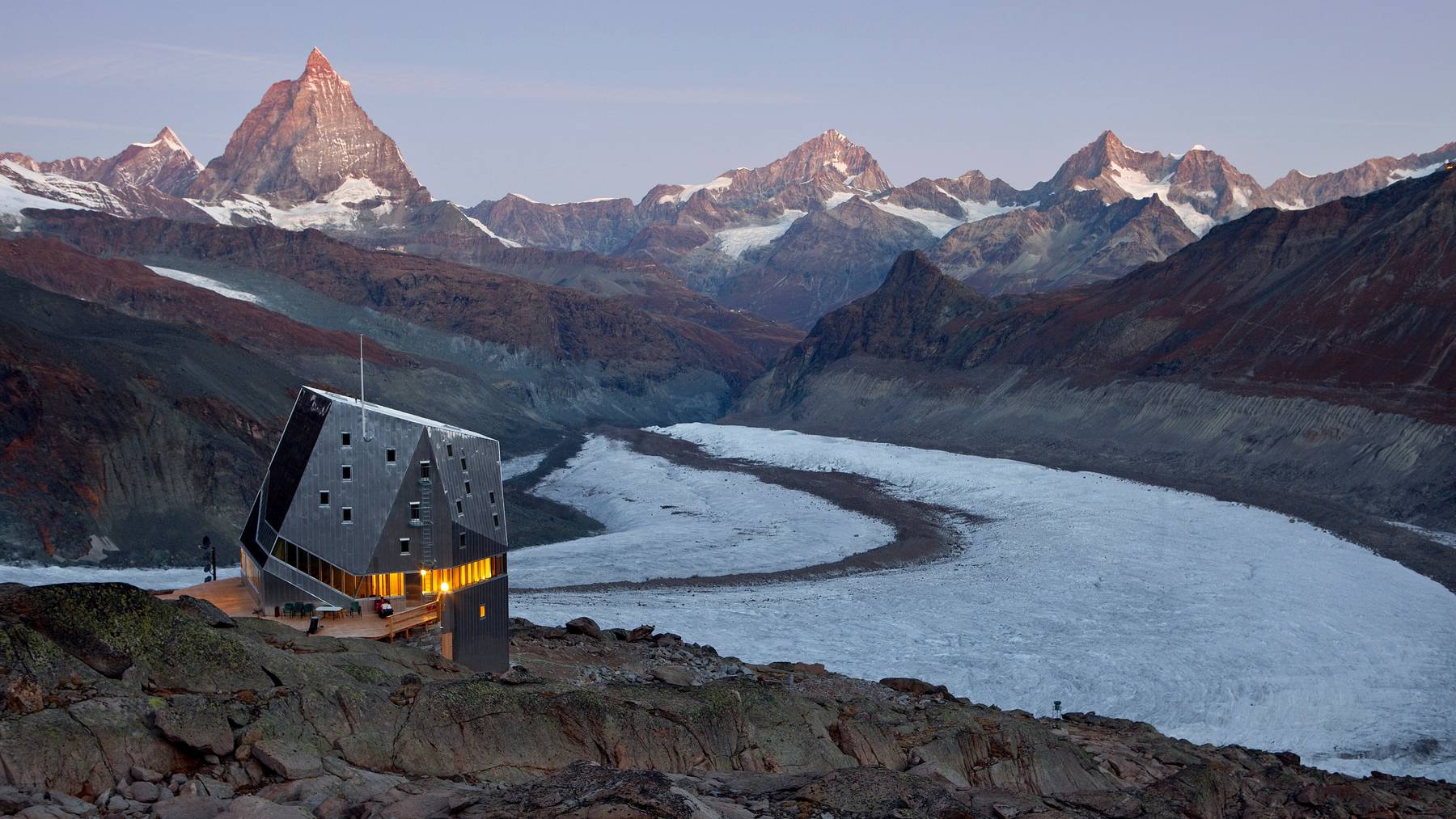 Die Swisscom hat alle Berghütten der Schweiz auf den neuesten Stand der Technik gebracht. Im Symbolbild: die neue Monta-Rosa-Hütte.